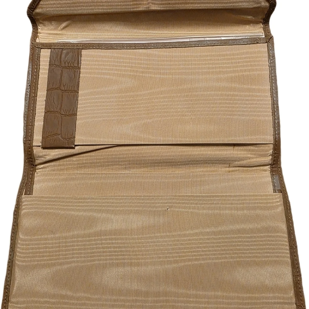 Buxton Vintage Tan Crocodile Embossed Top Grain Cowhide Slim  Clutch Wallet